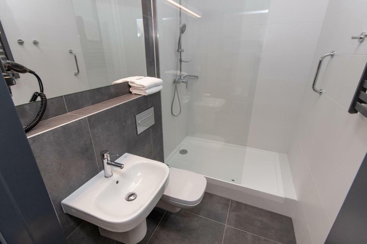 Quarto Individual com Casa de Banho Privativa