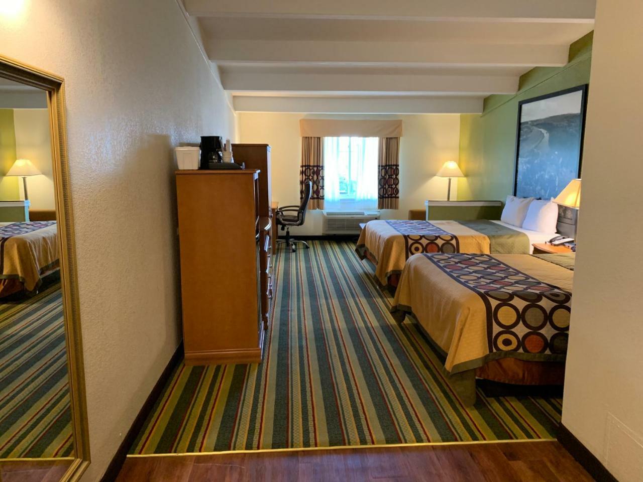 Queen Room with Two Queen Beds - Non-Smoking