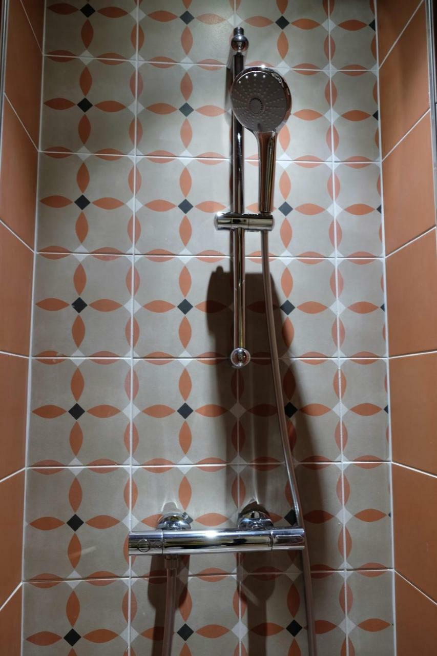 Double Room with Private Shower and Toilet,1578384551:JPEG
