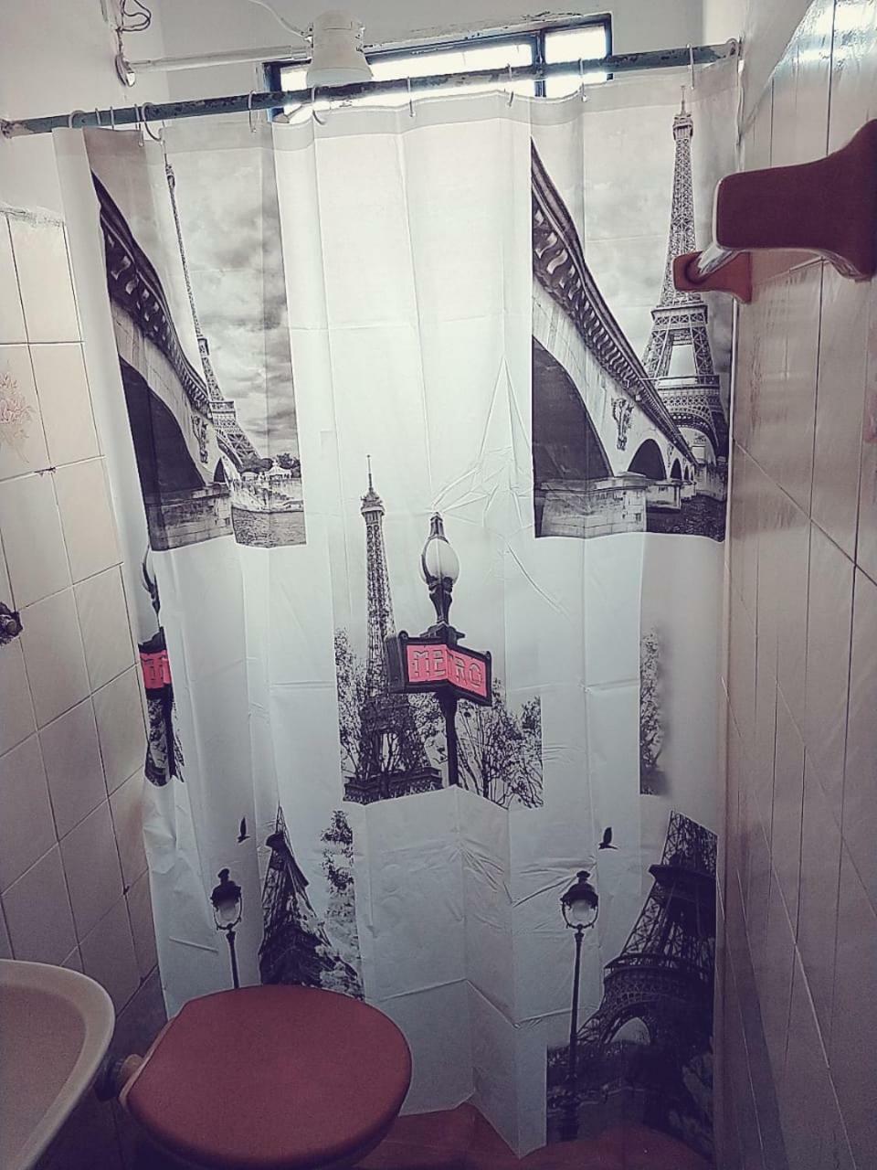 Quarto Econômico com 2 Camas de Solteiro