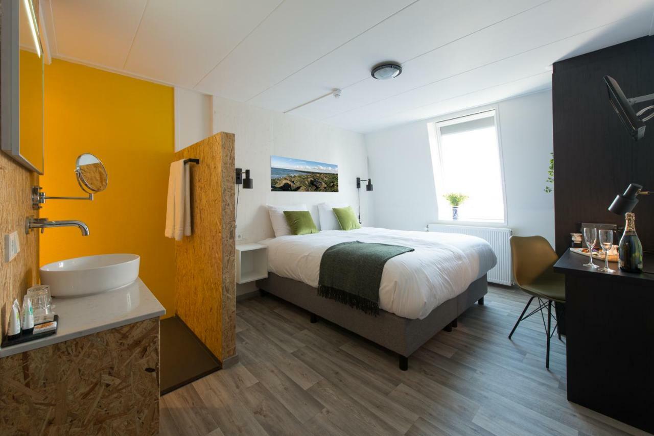 Deluxe Double Room pets allowed,791274981:JPEG