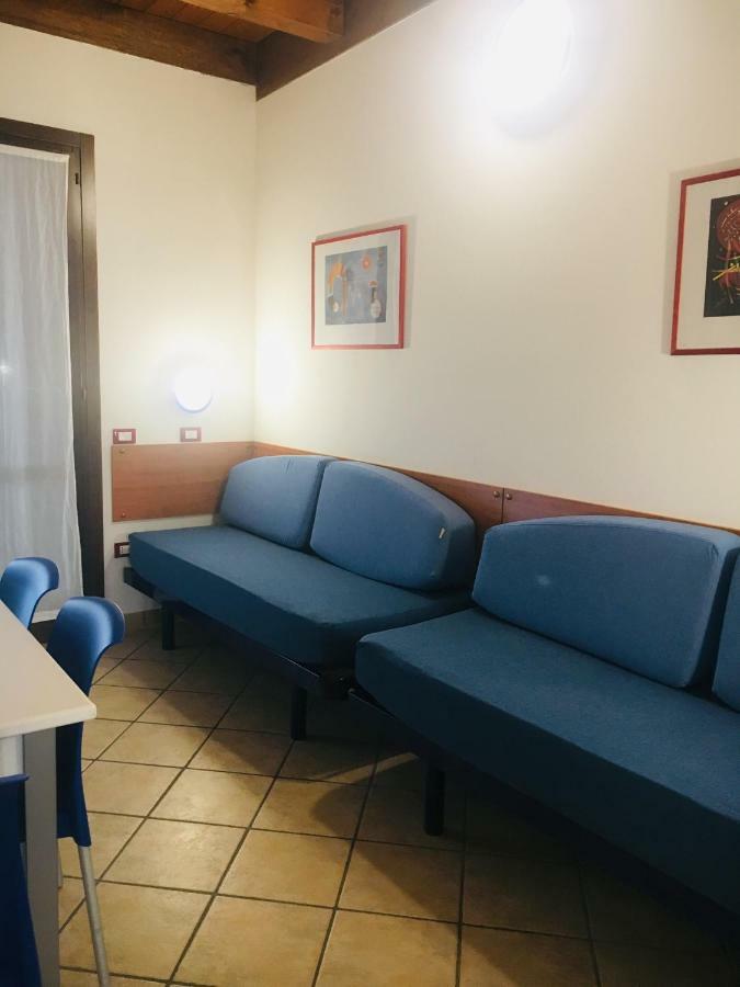 Suite with Pool View - Split Level,999376884:JPEG
