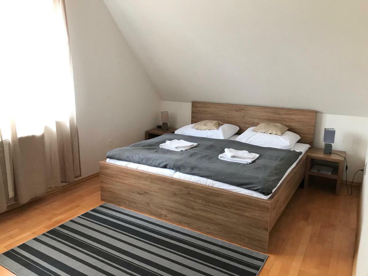 Dreibettzimmer mit eigenem externen Bad