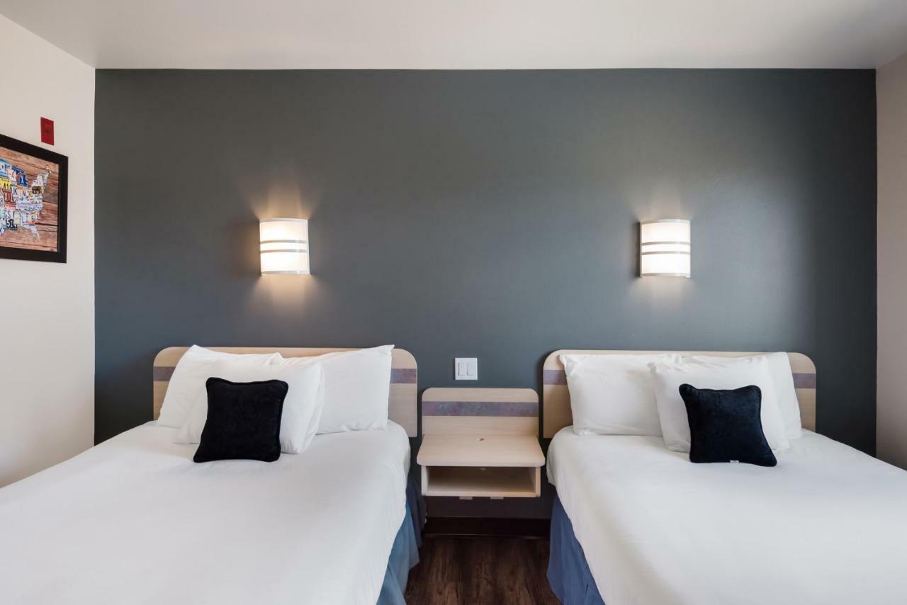 Double Room with Two Double Beds - Non-Smoking