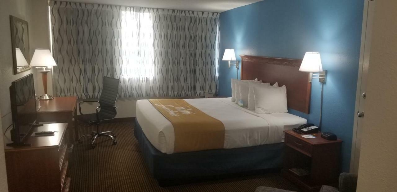 Deluxe King Room - Non-Smoking