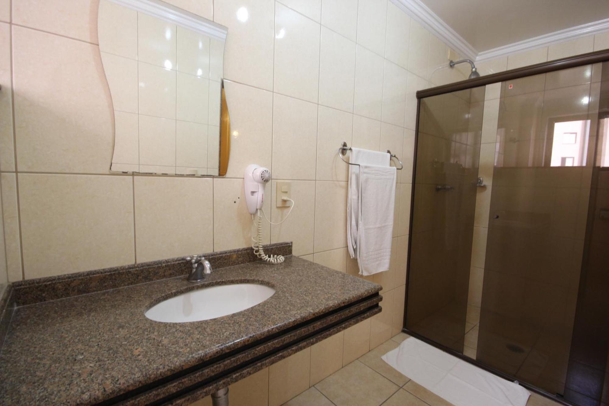 Quarto com Cama King-size - Acessível para Hóspedes com Mobilidade Reduzida