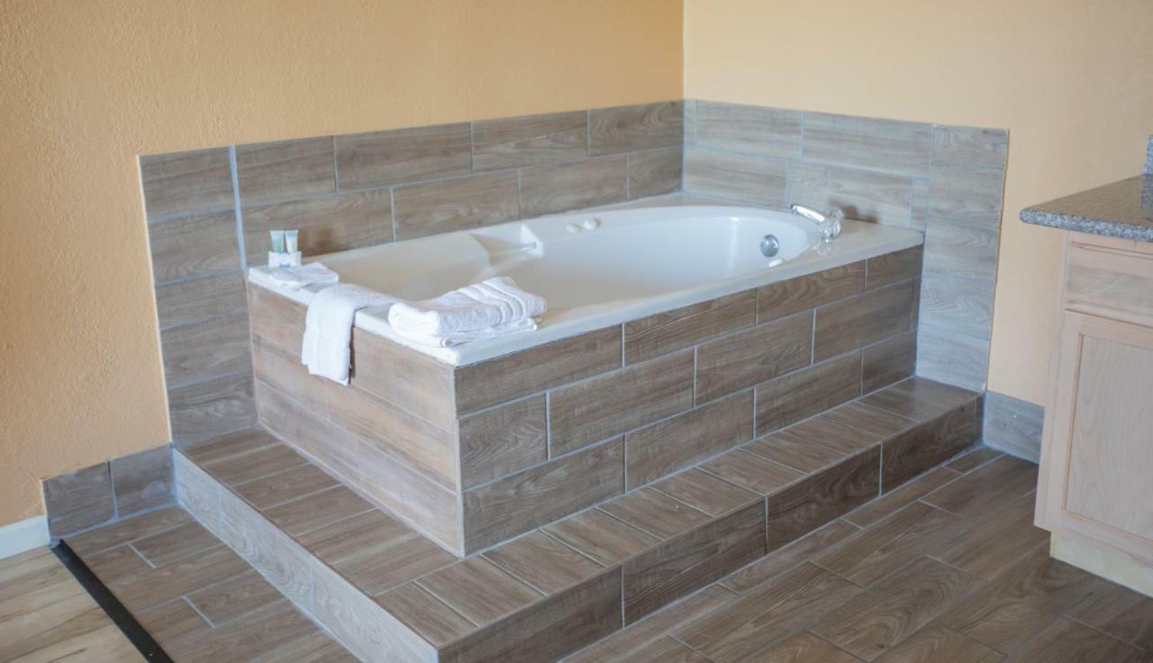 King Suite with Whirlpool