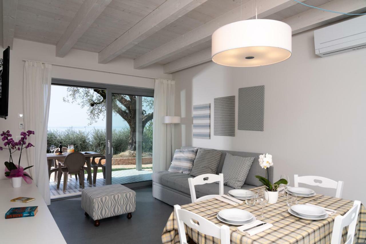 Appartement Best met Balkon, Terras en Uitzicht op het Meer - Split-Level