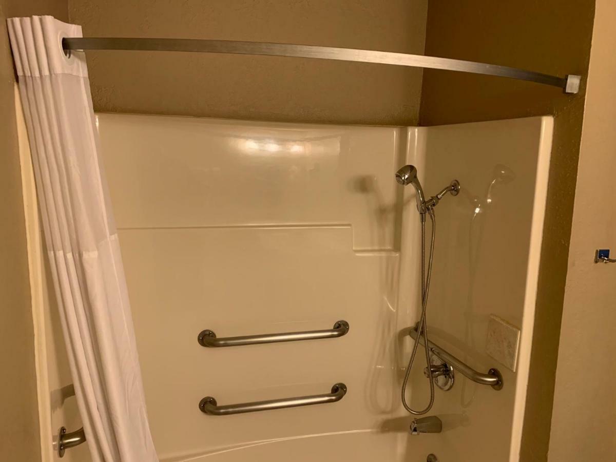 Queen Room - Disability Access/Non-Smoking
