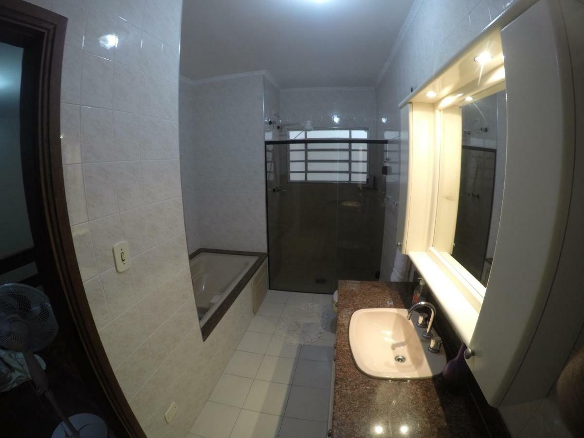 Quarto Triplo com Banheiro Compartilhado