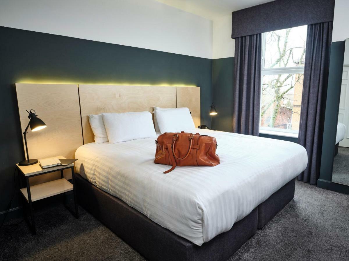 Reduced Rate King Room (Directly above bar)