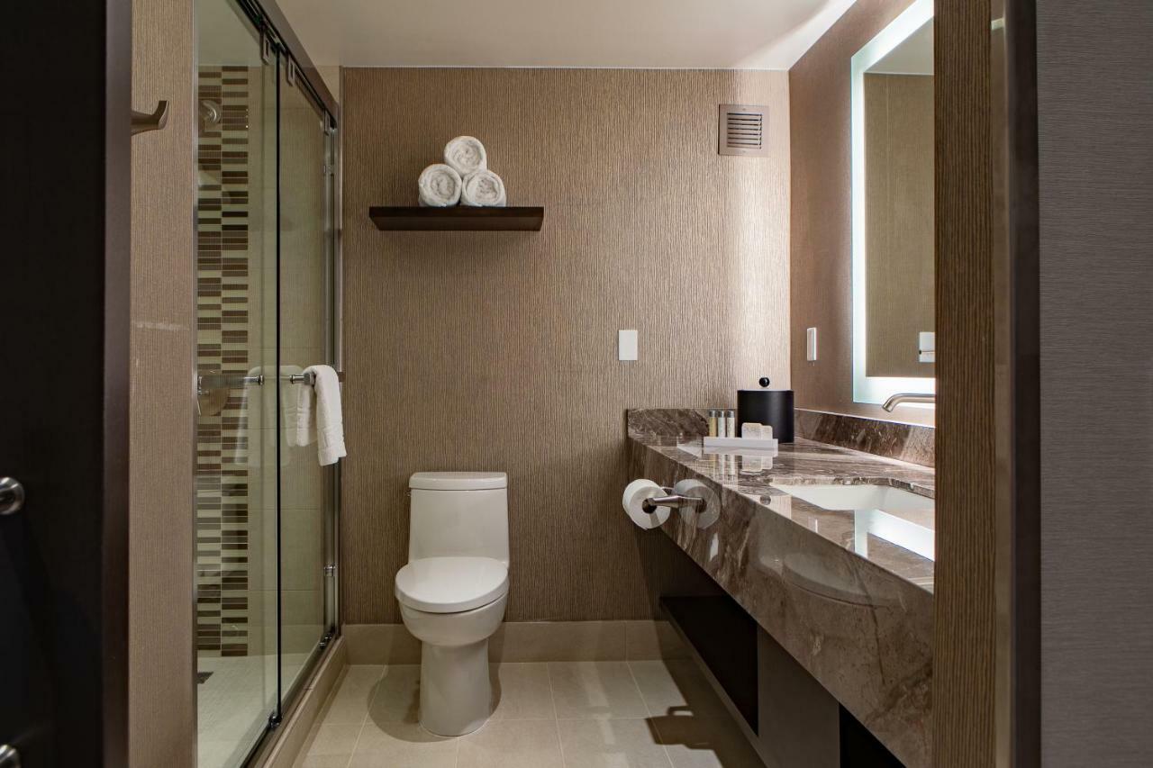HORSESHOE JUNIOR SUITE 2 QUEEN NON-SMOKING