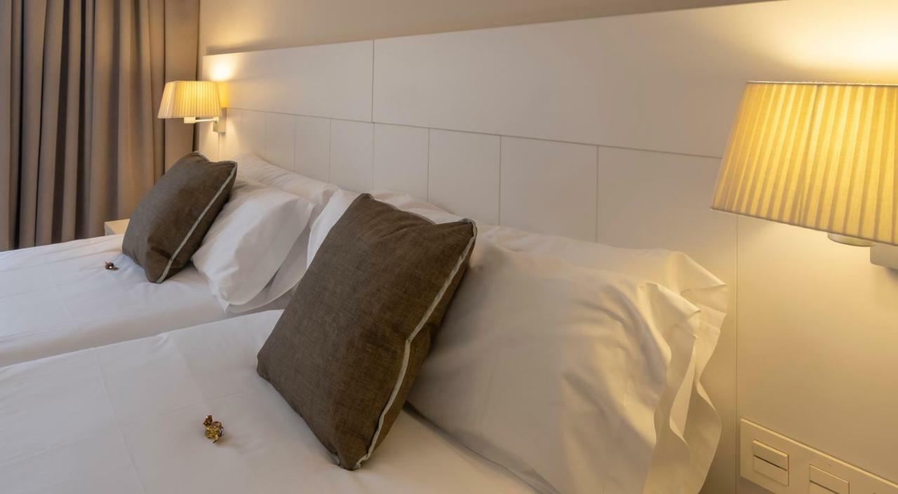 Tweepersoonskamer met 1 of 2 Bedden en Uitzicht op Zee
