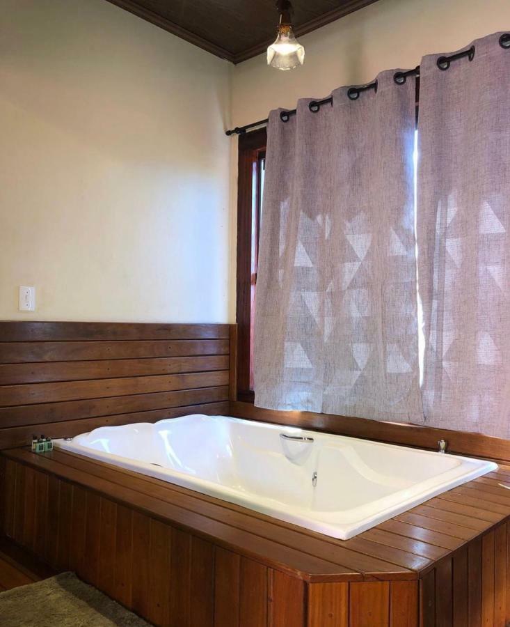 Suíte Deluxe com Banheira de Hidromassagem