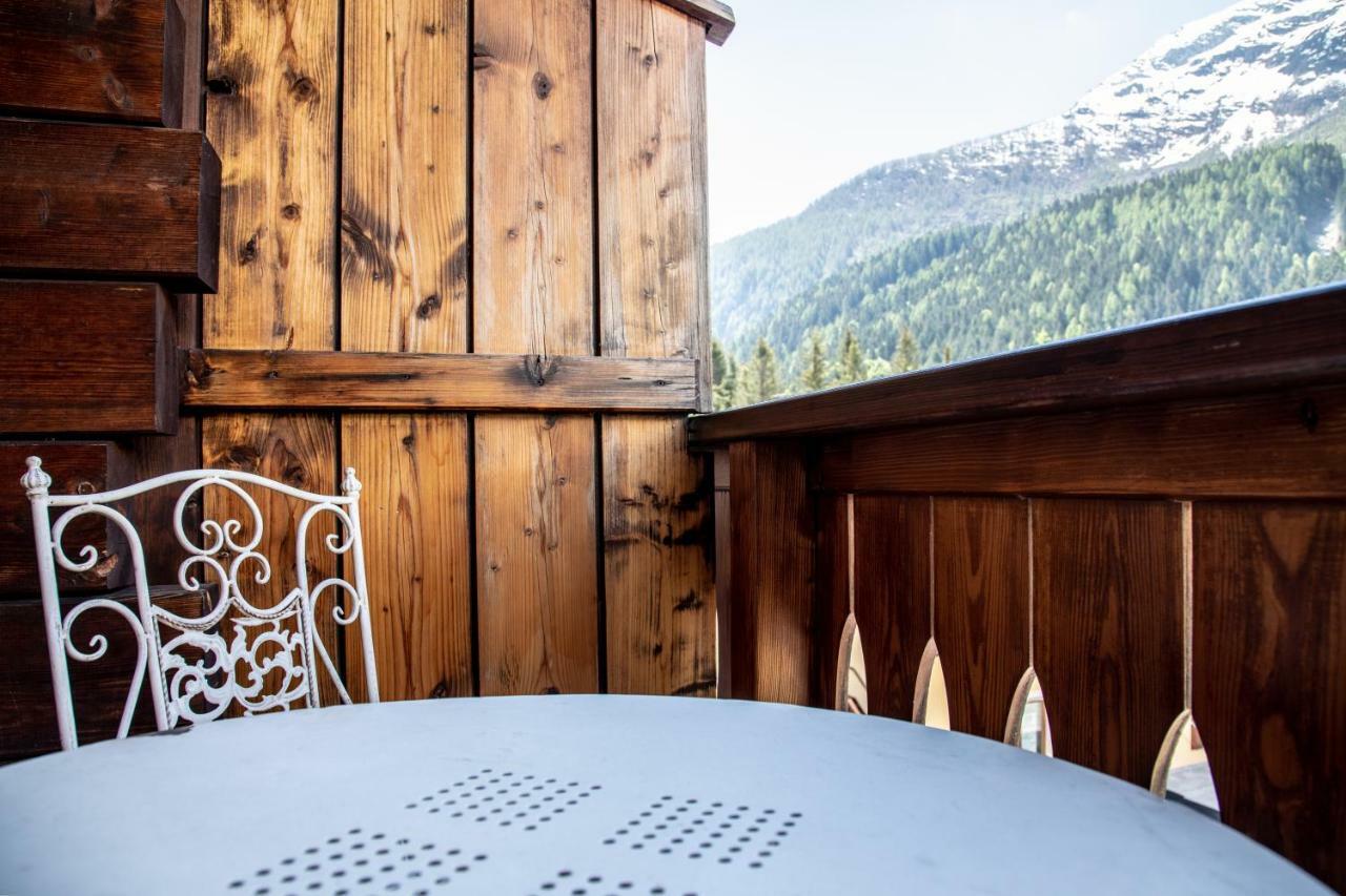 Camera Matrimoniale Standard con Balcone e Vista Montagna