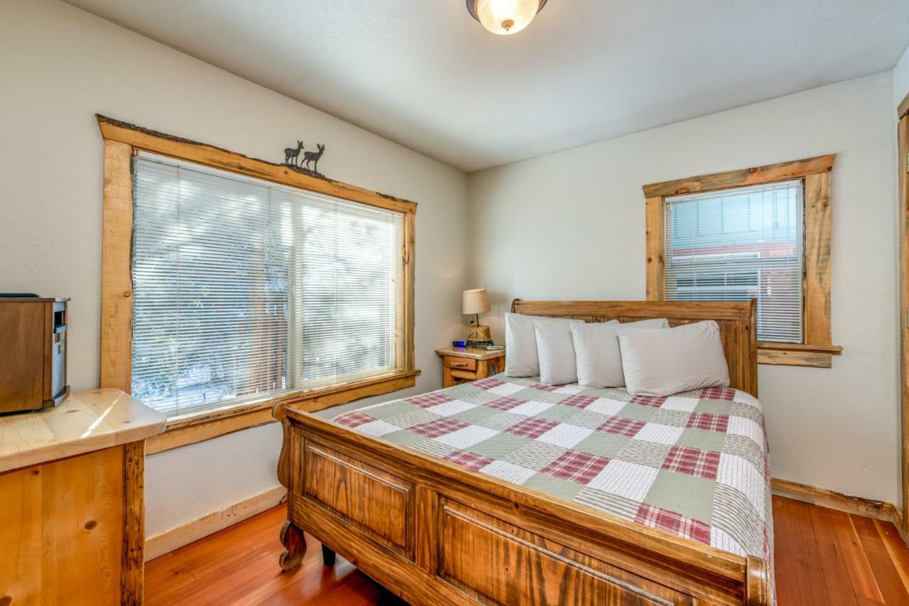 Cabin #8 with hot tub