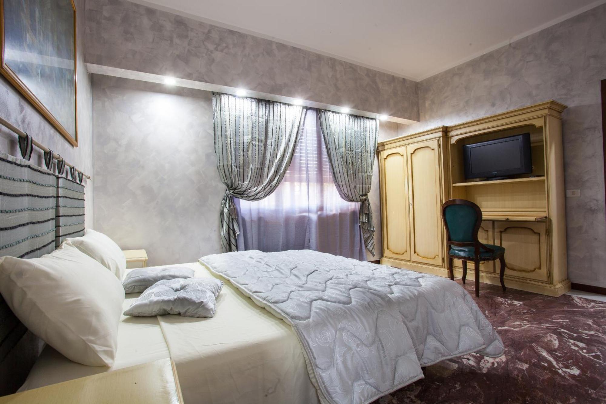 Deluxe Doppel-/Zweibettzimmer mit Balkon