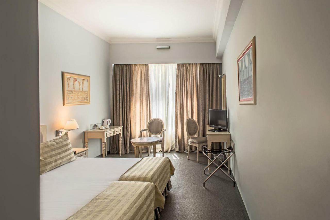 Chambre Double (2 Adultes + 1 Enfant)