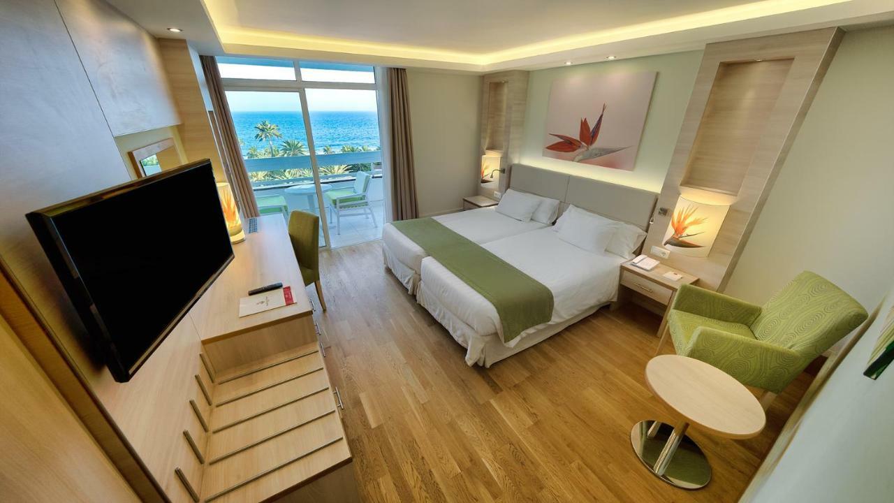 Tweepersoonskamer met 2 Aparte Bedden en Uitzicht op Zee