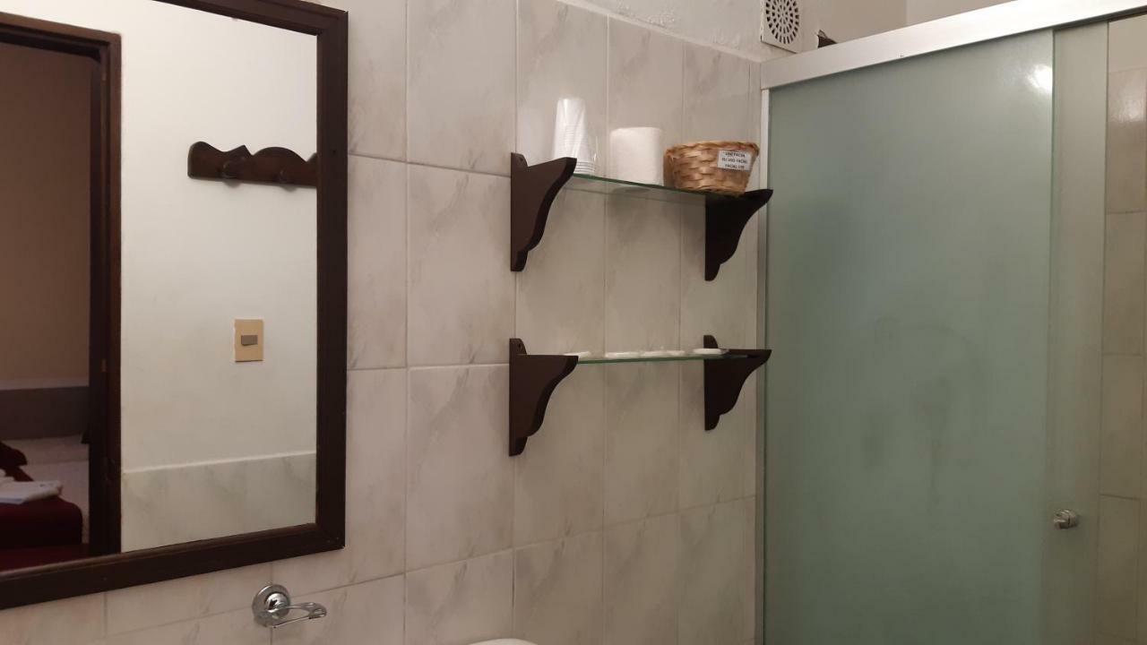 Quarto com 2 Camas de Solteiro