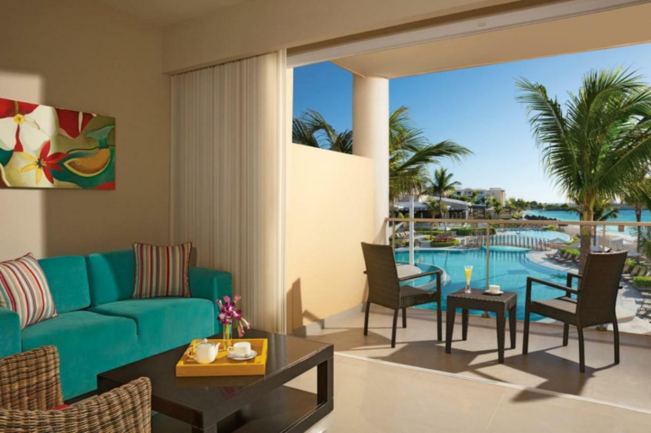 Junior Suite with Ocean View Two Double Beds