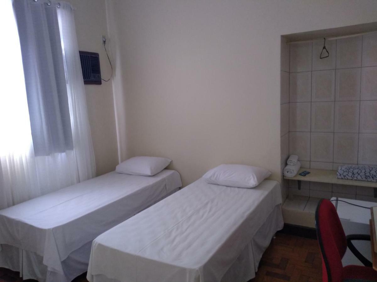 Quarto com 2 Camas de Solteiro