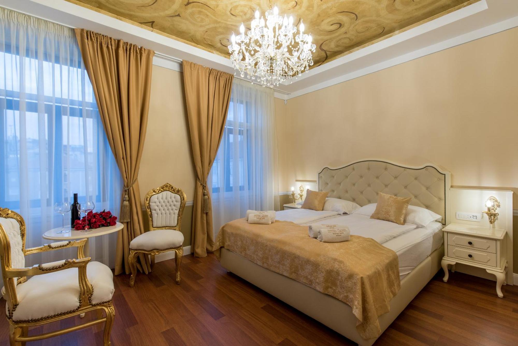Deluxe King Room with City View