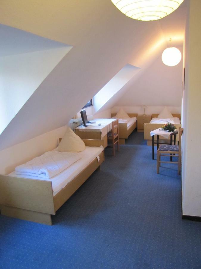 Dreibettzimmer mit Gemeinschaftsbad