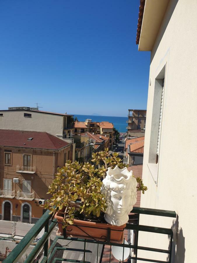 Camera Deluxe Matrimoniale con Vista Mare