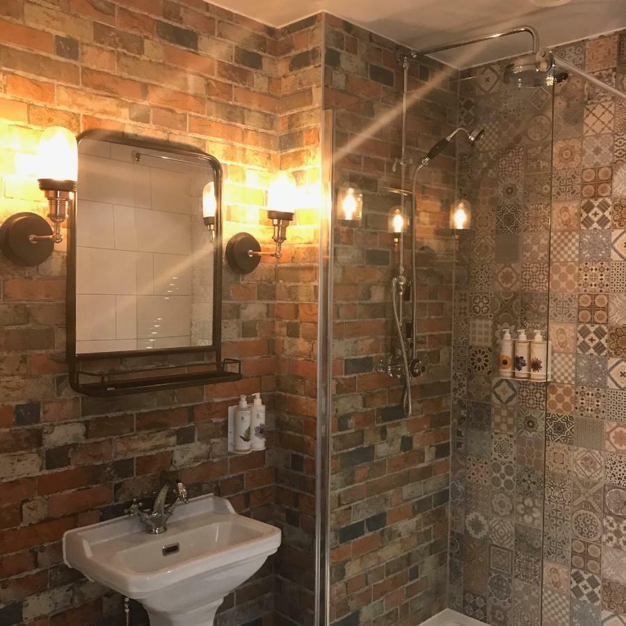 Single Room Bathroom,967864069:JPEG