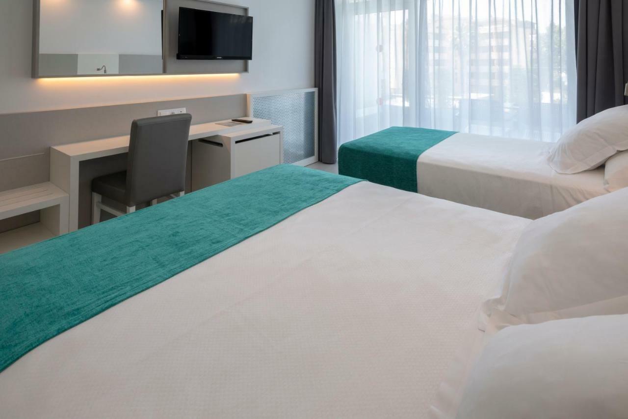 Chambre Double - Vue sur Piscine
