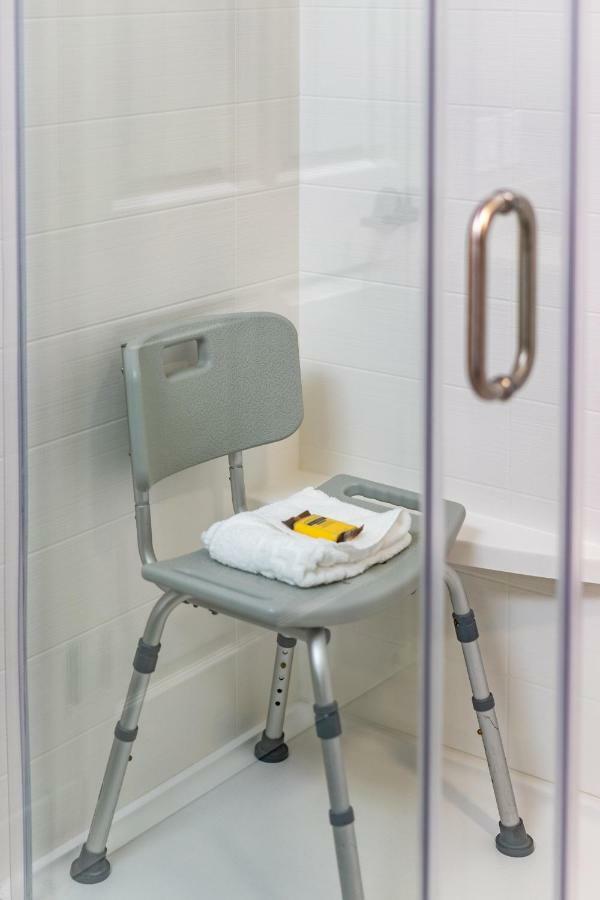King Room with Walk-In Shower - Mobility Access