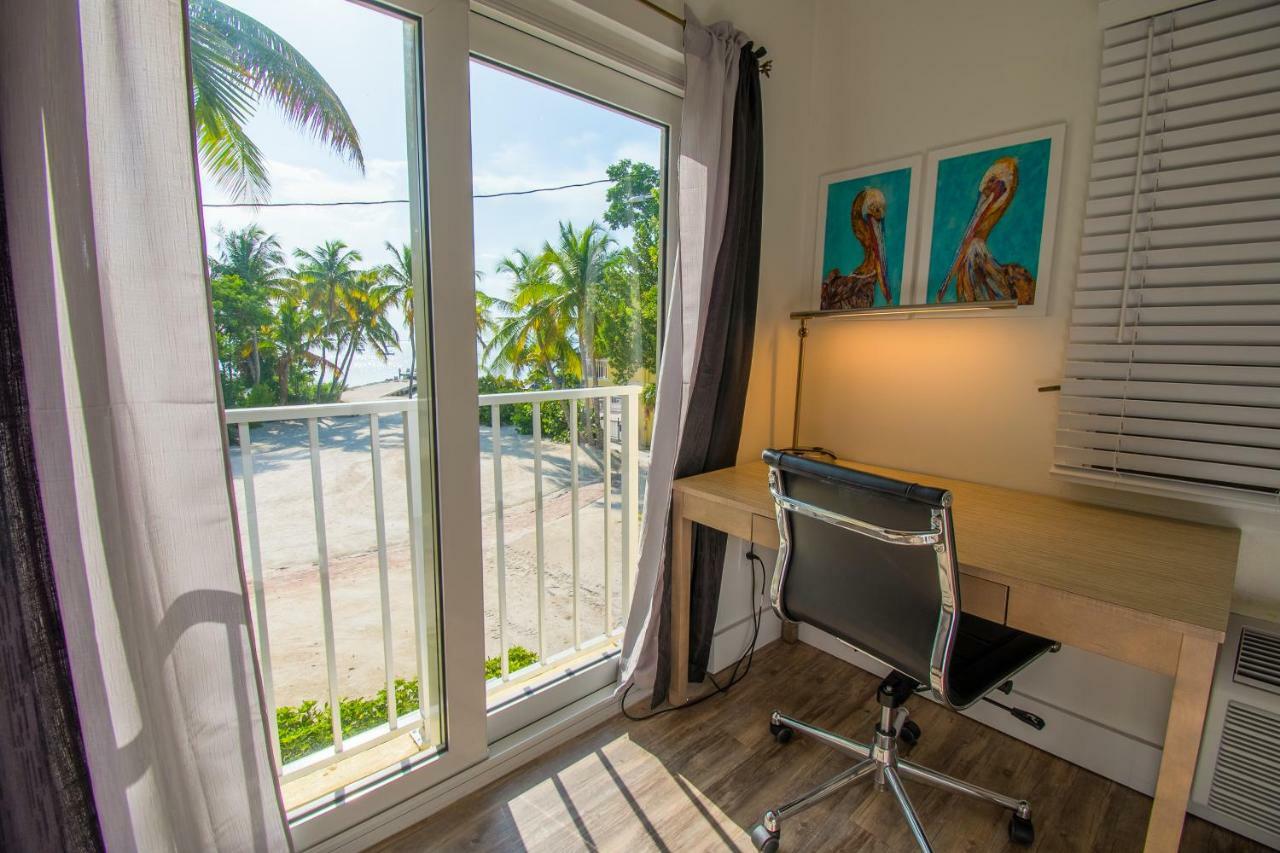 Premier Zimmer mit 1 Kingsize-Bett, französischem Balkon und Blick auf die Bucht