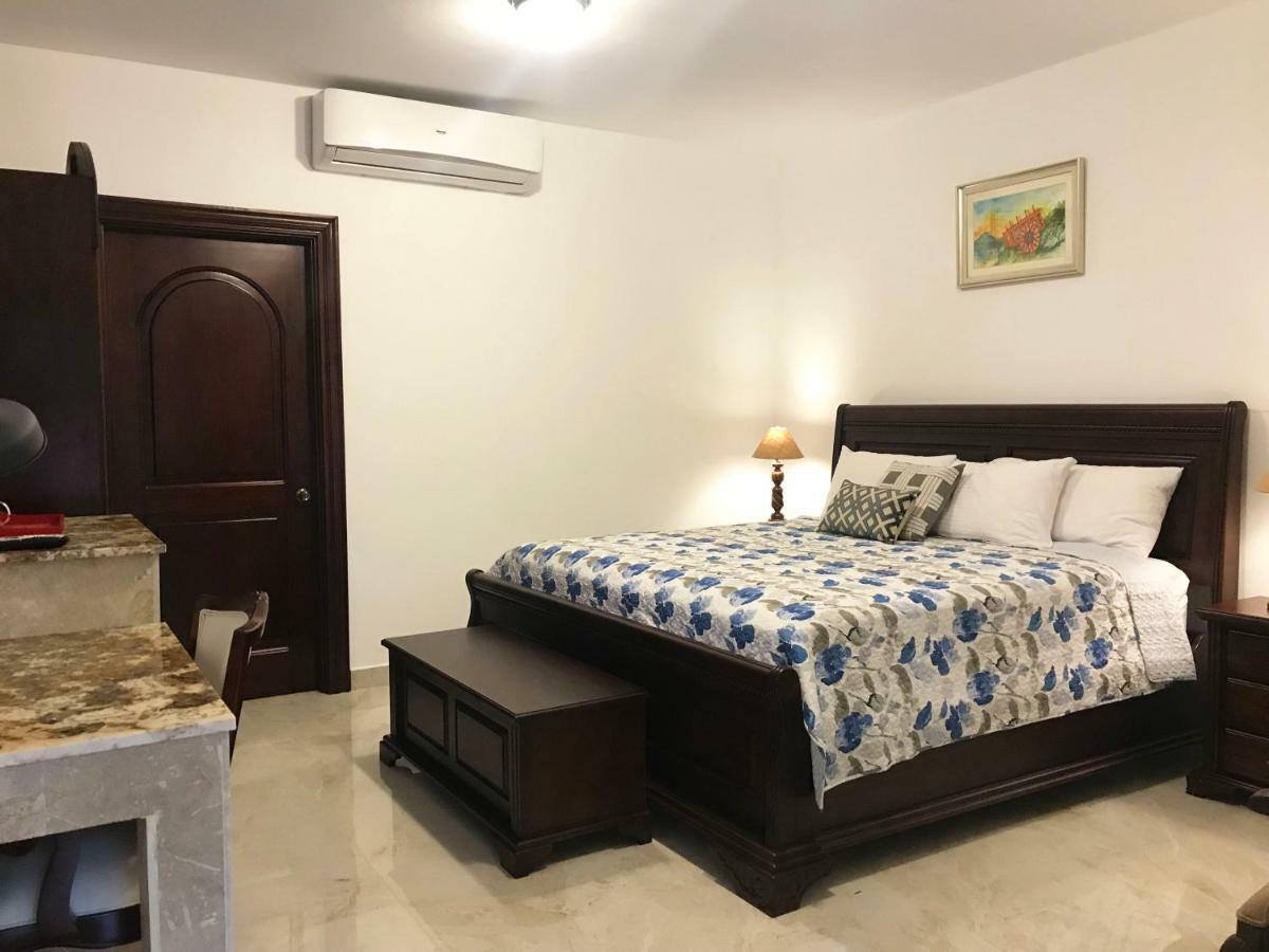 Deluxe Suite, Large Bathroom