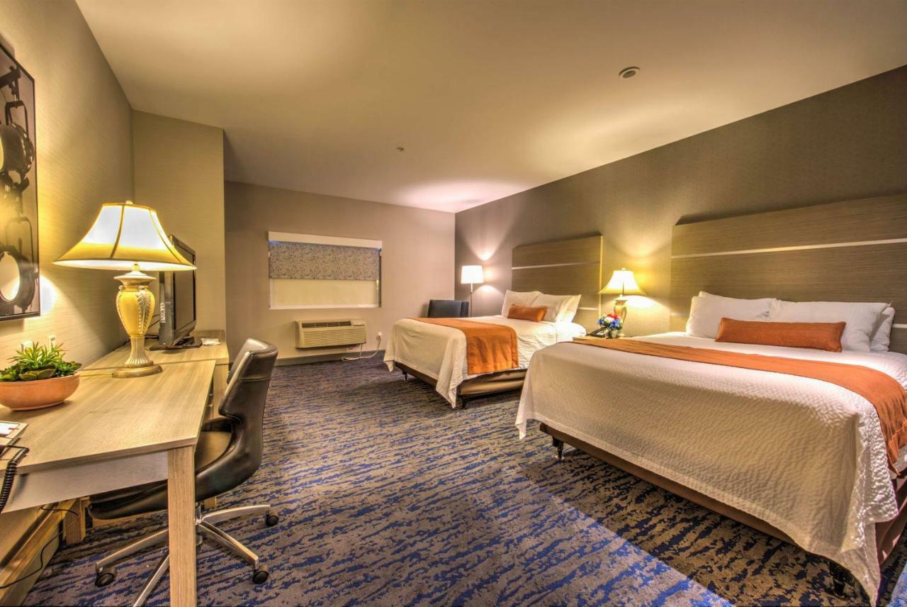 Queen Room with Two Queen Beds and Roll-In Shower - Disability Access