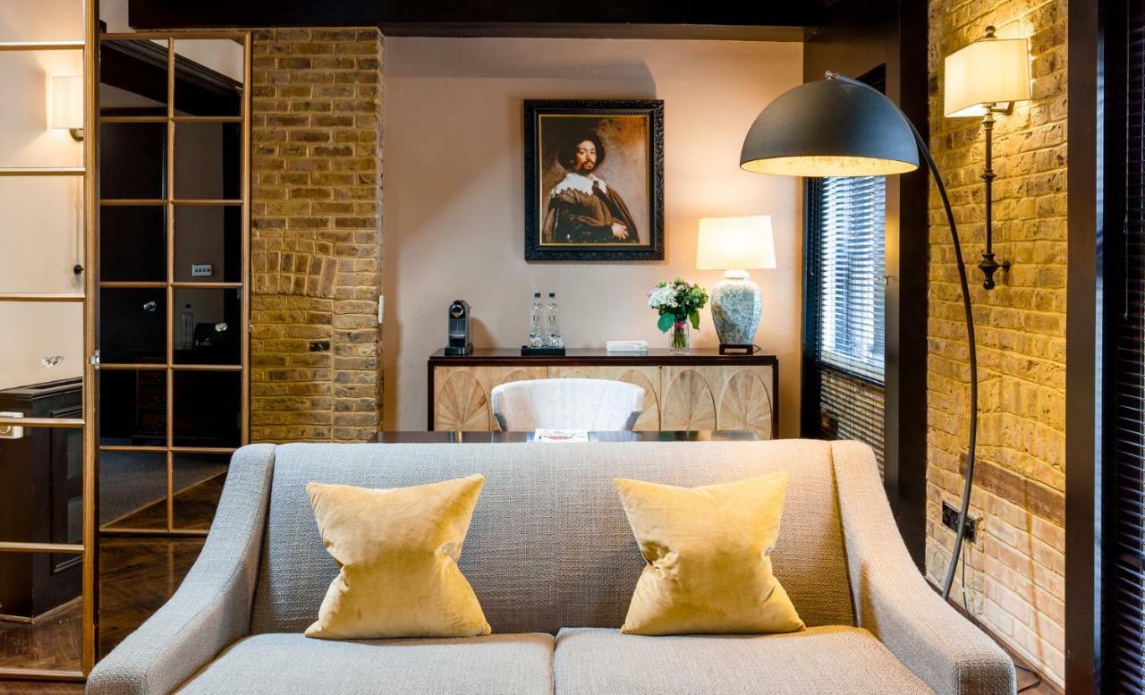 Cadogan Suite at 11 Cadogan Gardens