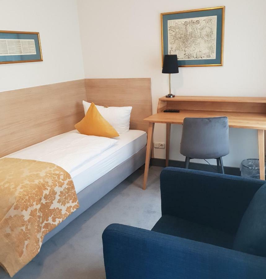 Single Room,653933568:JPEG