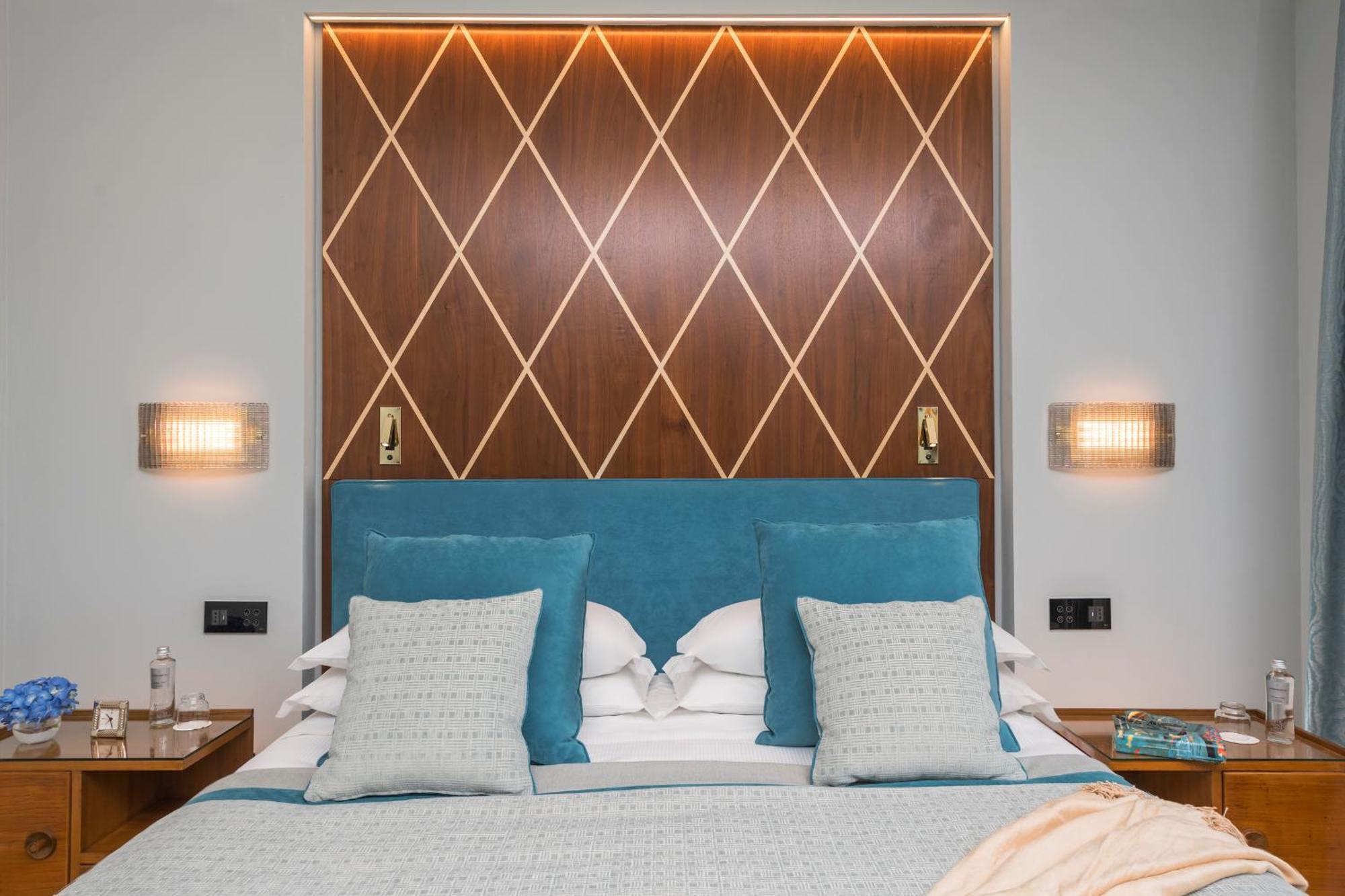 Quarto Deluxe Premium com Cama de Casal ou 2 de Solteiro