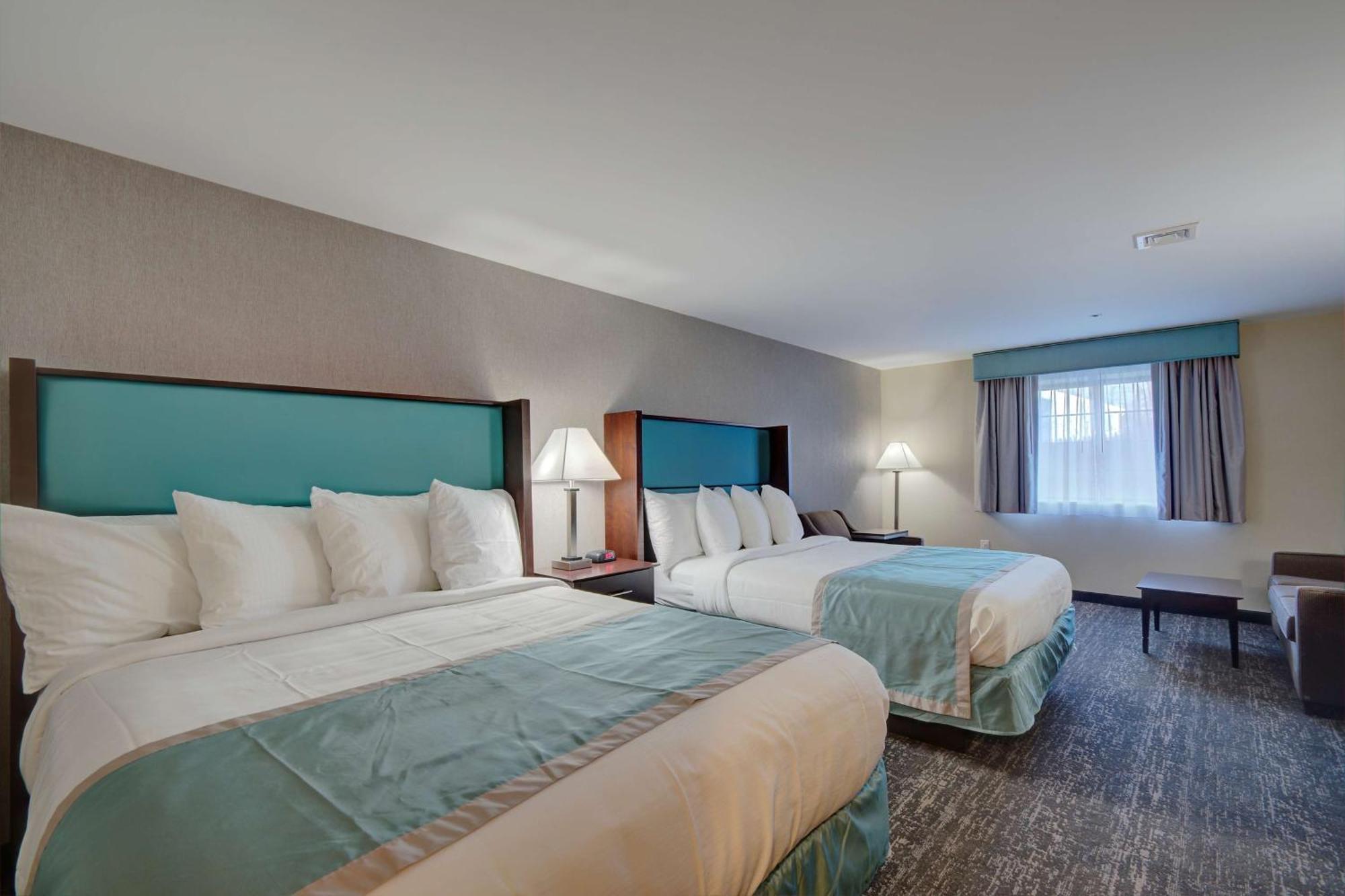 Queen Room with Two Queen Beds and Sofa Bed - Non-Smoking,1714607530:JPEG