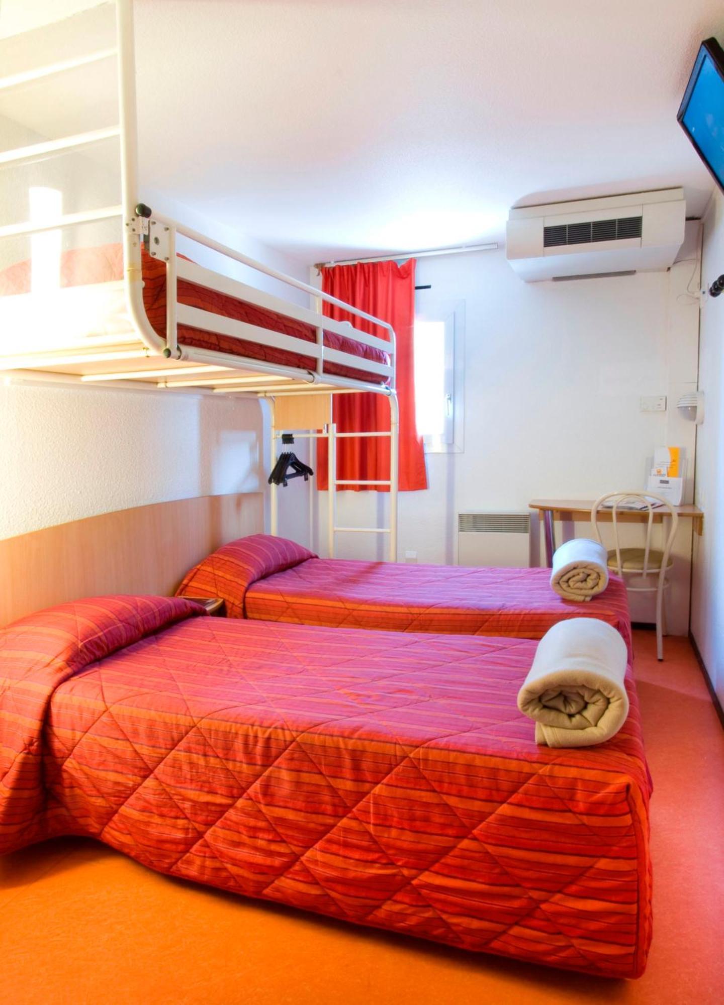 Chambre Triple (1 Lit Double et 1 Lit Simple)