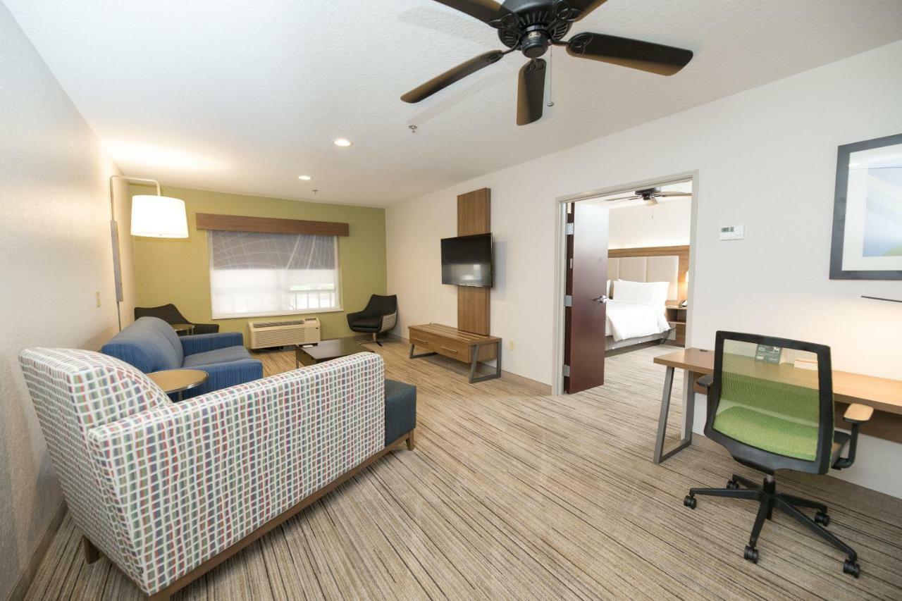 One-Bedroom King Suite