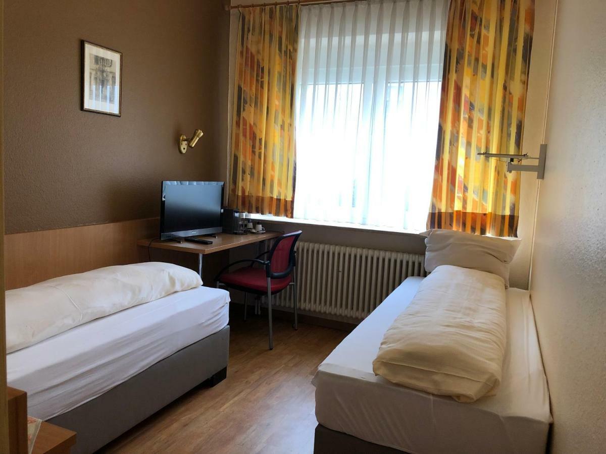Kleines Zweibettzimmer