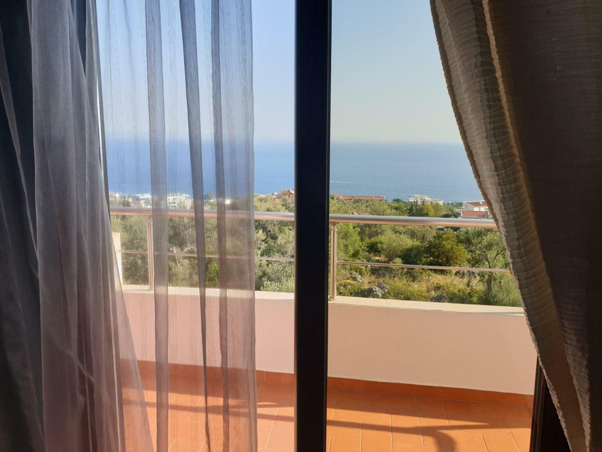 Appartamento con 2 Camere da Letto e Terrazza