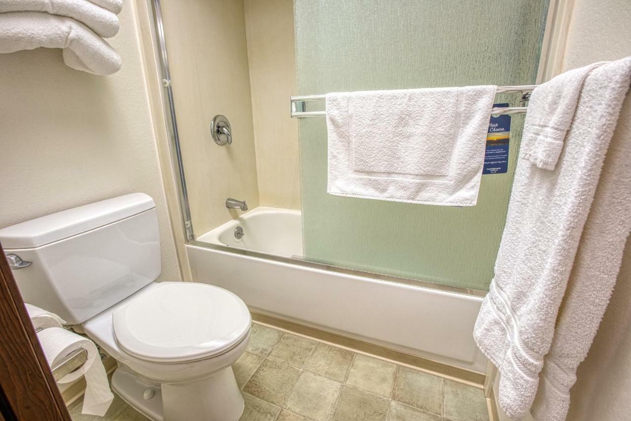 Deluxe Queen Suite