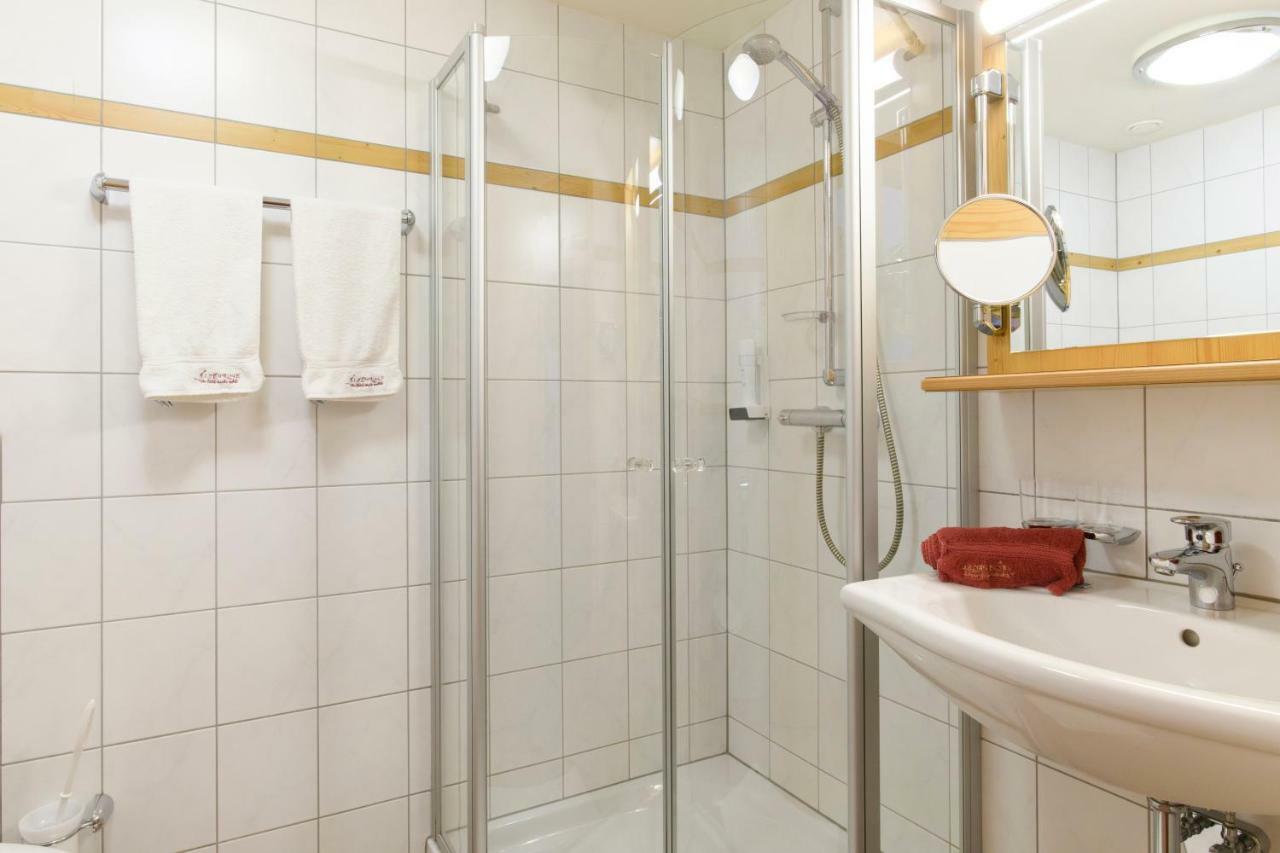 Doppelzimmer mit Balkon