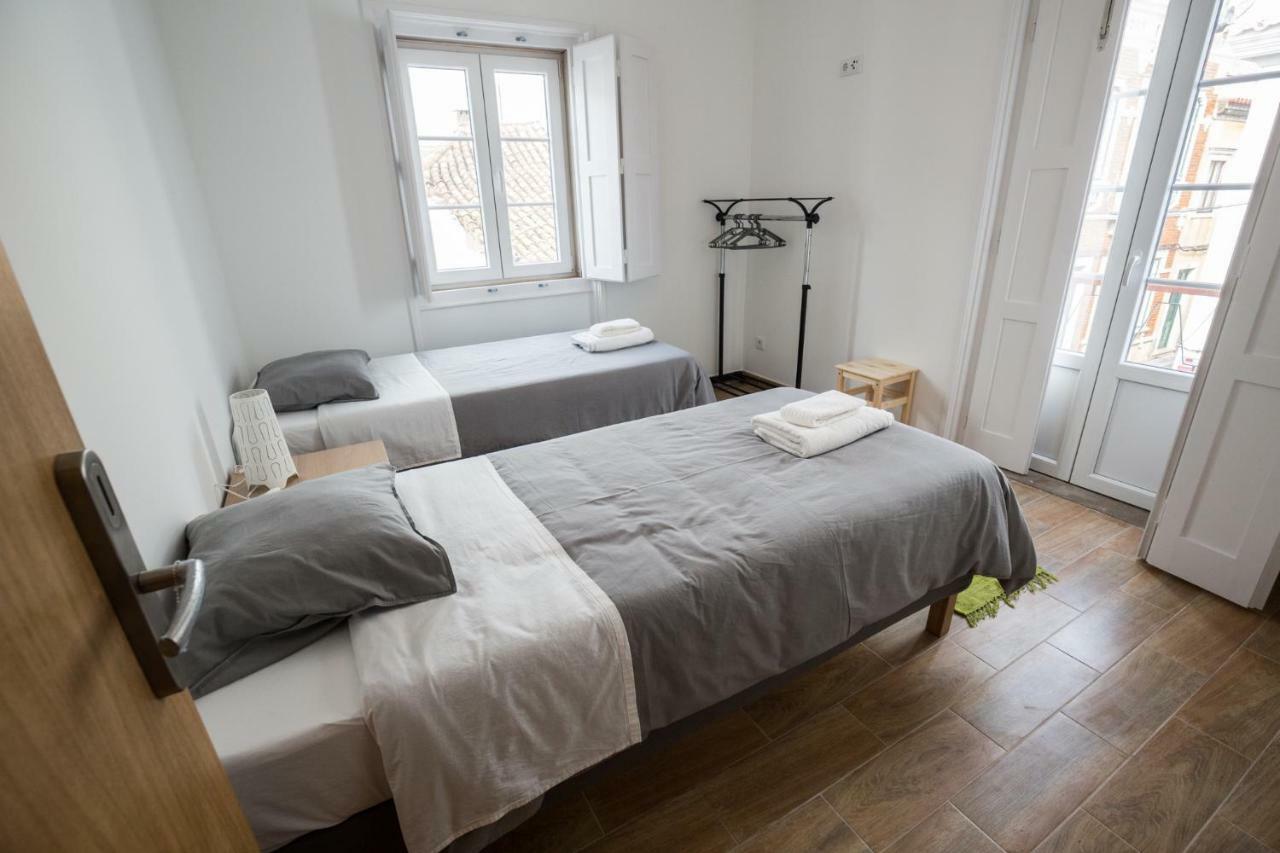 Tweepersoonskamer met 2 Aparte Bedden en Balkon