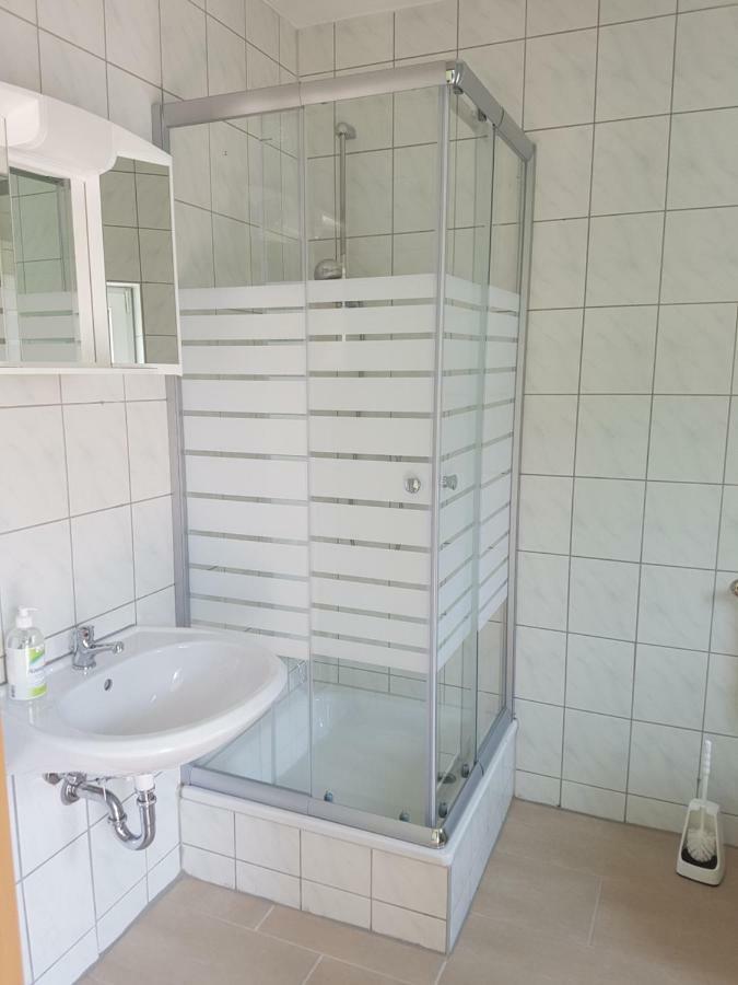 Doppel- oder Zweibettzimmer