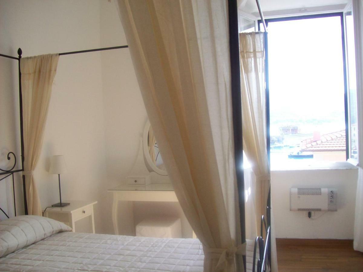 Camera Matrimoniale con Vista Mare e Bagno Privato Esterno