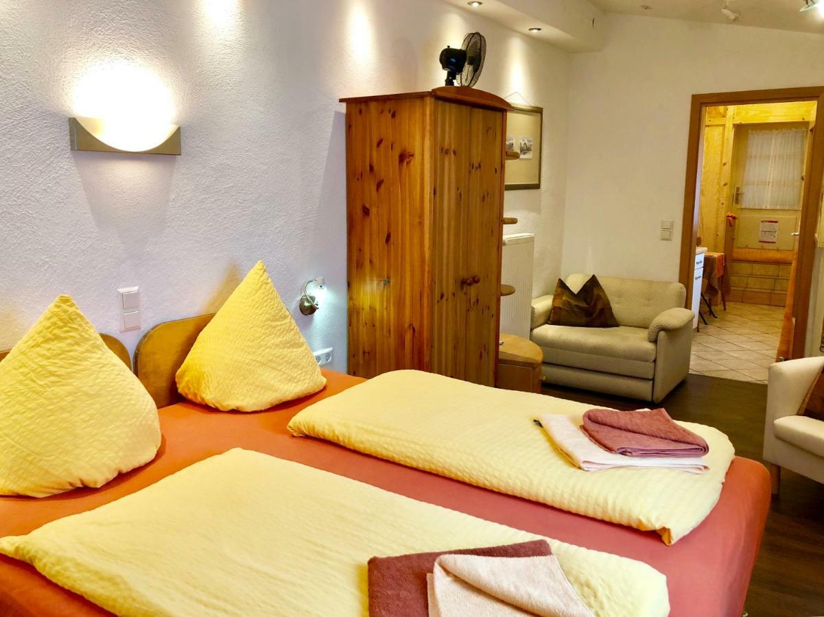 Doppelzimmer mit Balkon