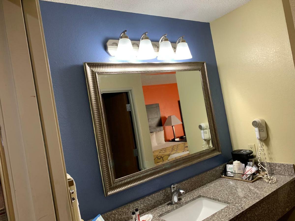 Queen Room - Disability Access/Non-Smoking